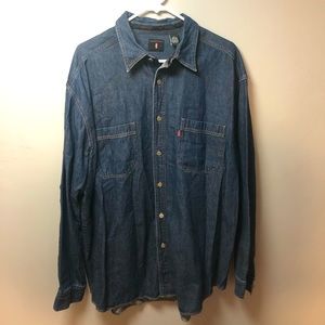 Vintage Levi’s long sleeve button up denim shirt